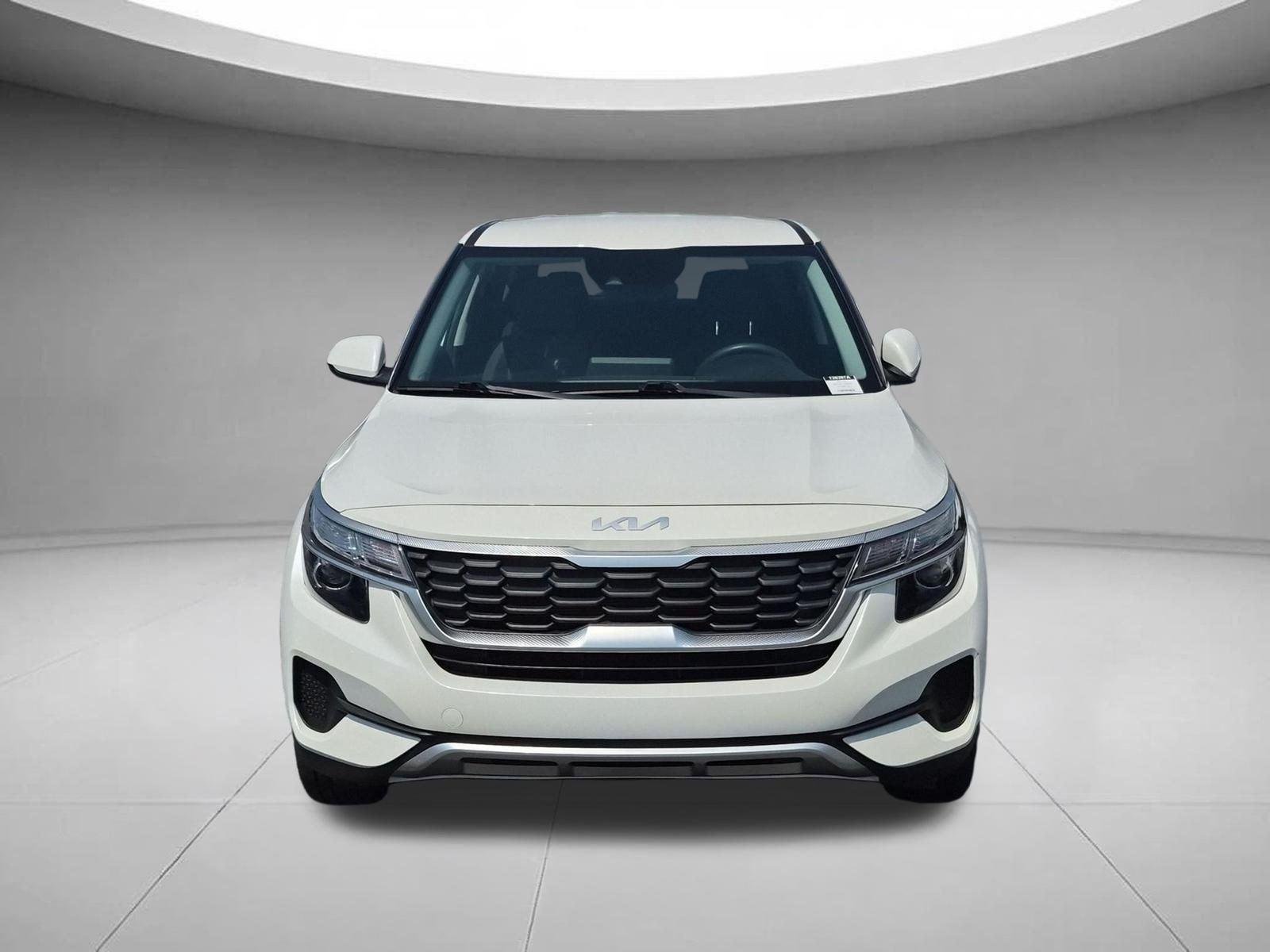 Used 2023 Snow White Pearl Kia LX image 8