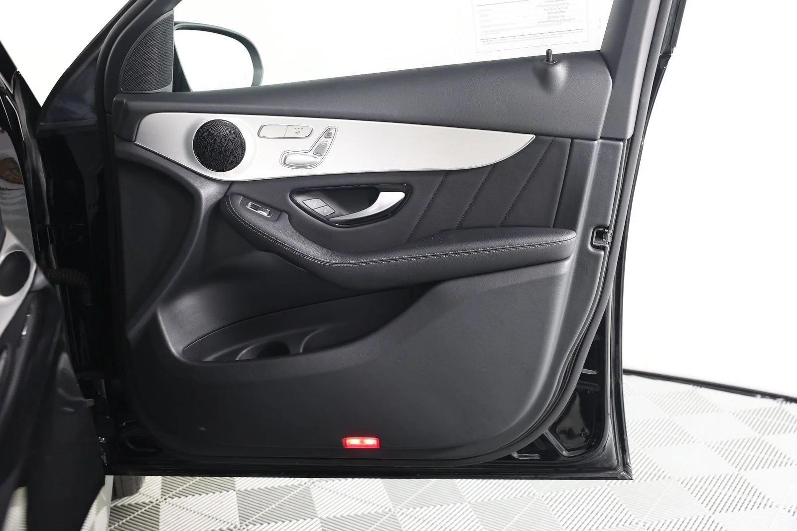 Used 2022 Black Mercedes-Benz GLC 300 image 24