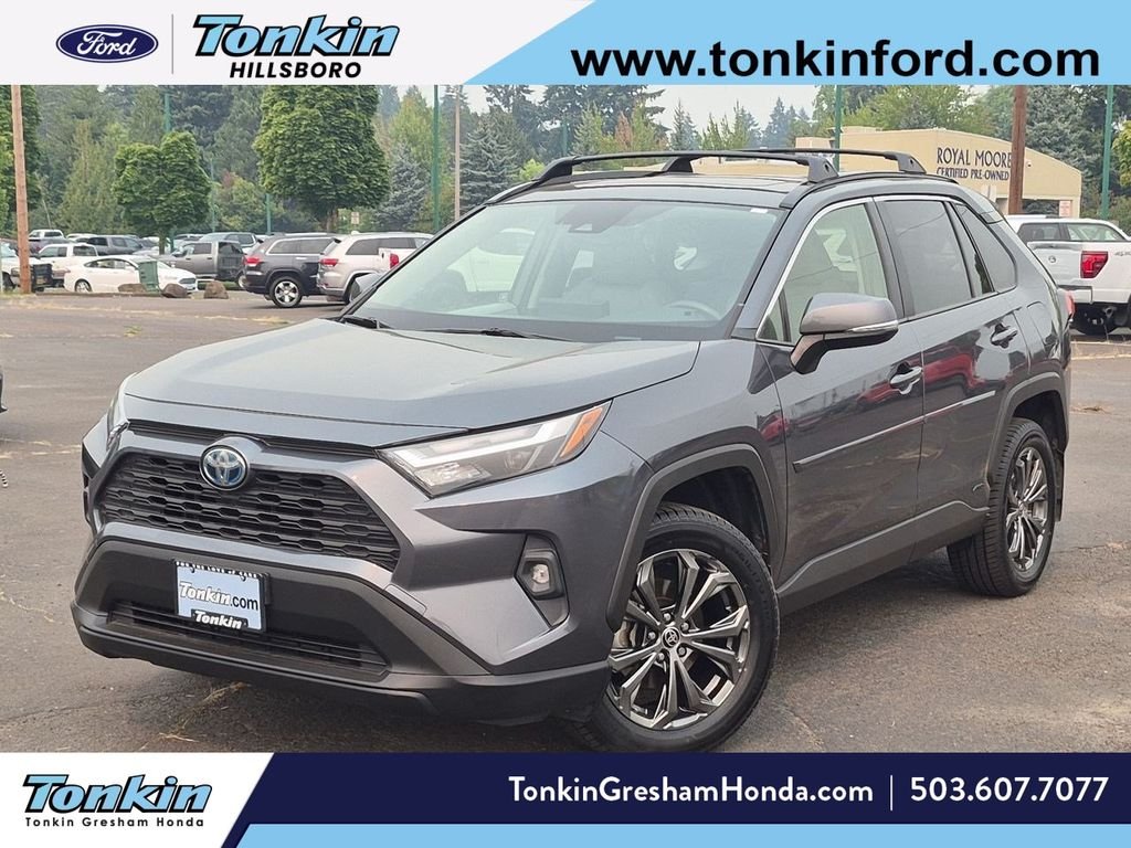 Used 2022 Magnetic Gray Metallic Toyota XLE Premium image 1