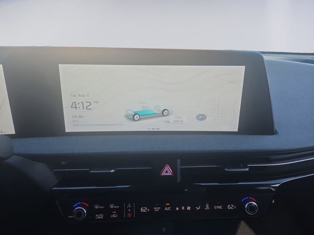 Used 2024 Gray Kia Wind image 13