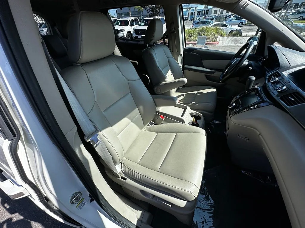 Used 2015 White Honda Touring image 14