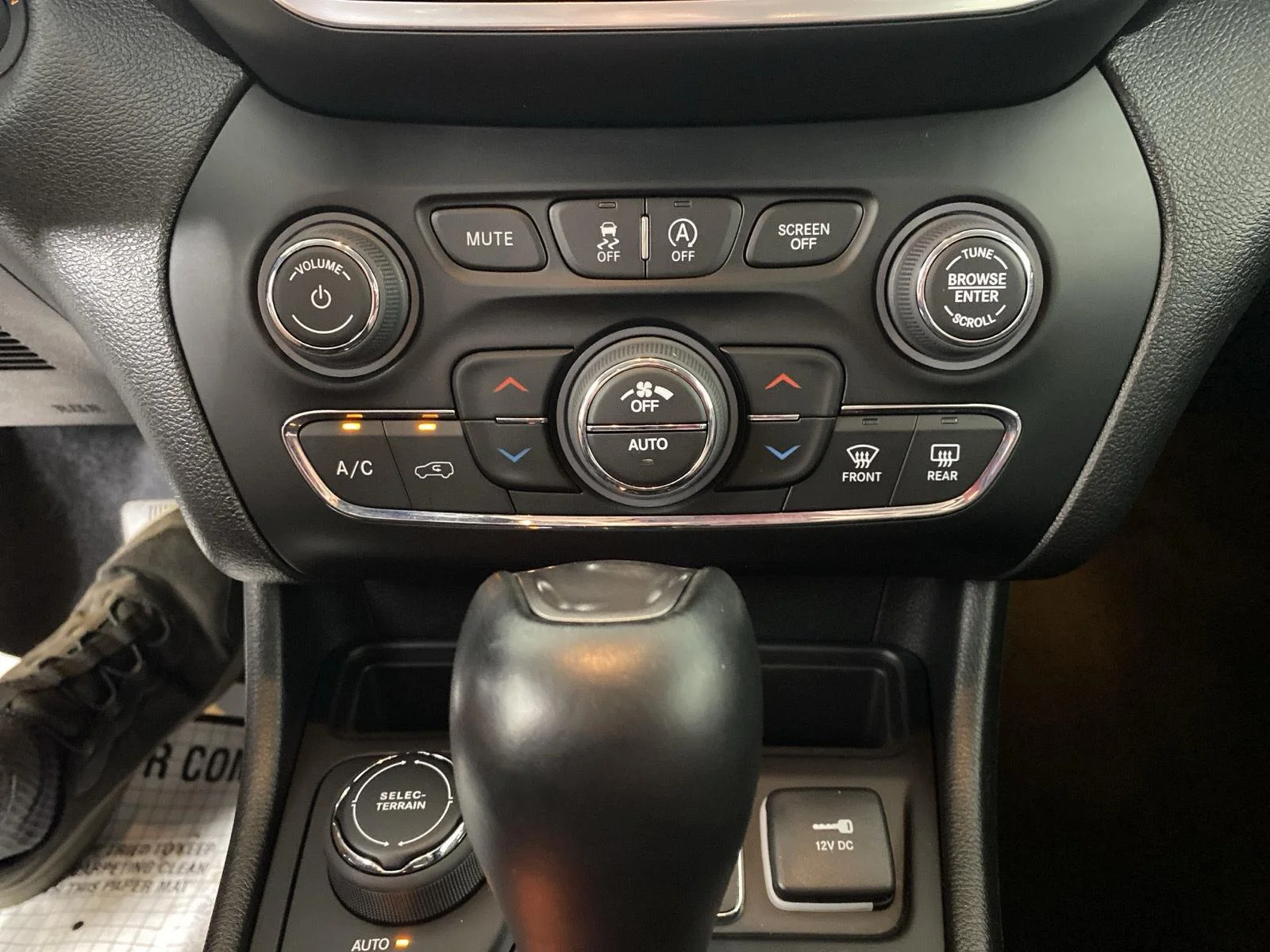 Used 2023 Granite Crystal Metallic Clearcoat Jeep Altitude Lux image 21