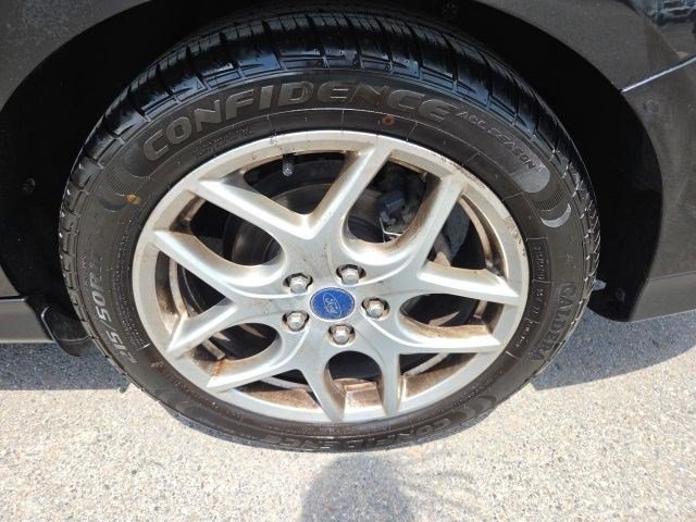 Used 2015 Black Ford SE image 24