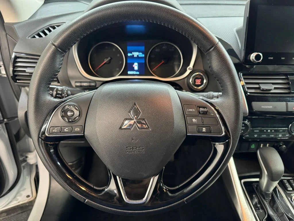 Used 2024 White Mitsubishi SE image 18