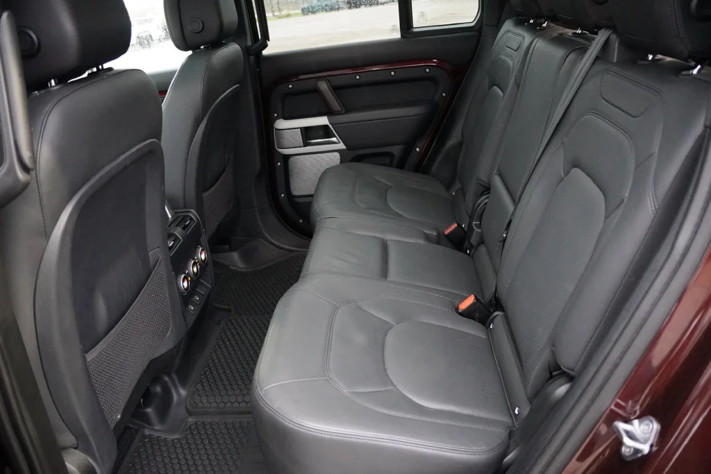 Used 2023  Land Rover SE image 18