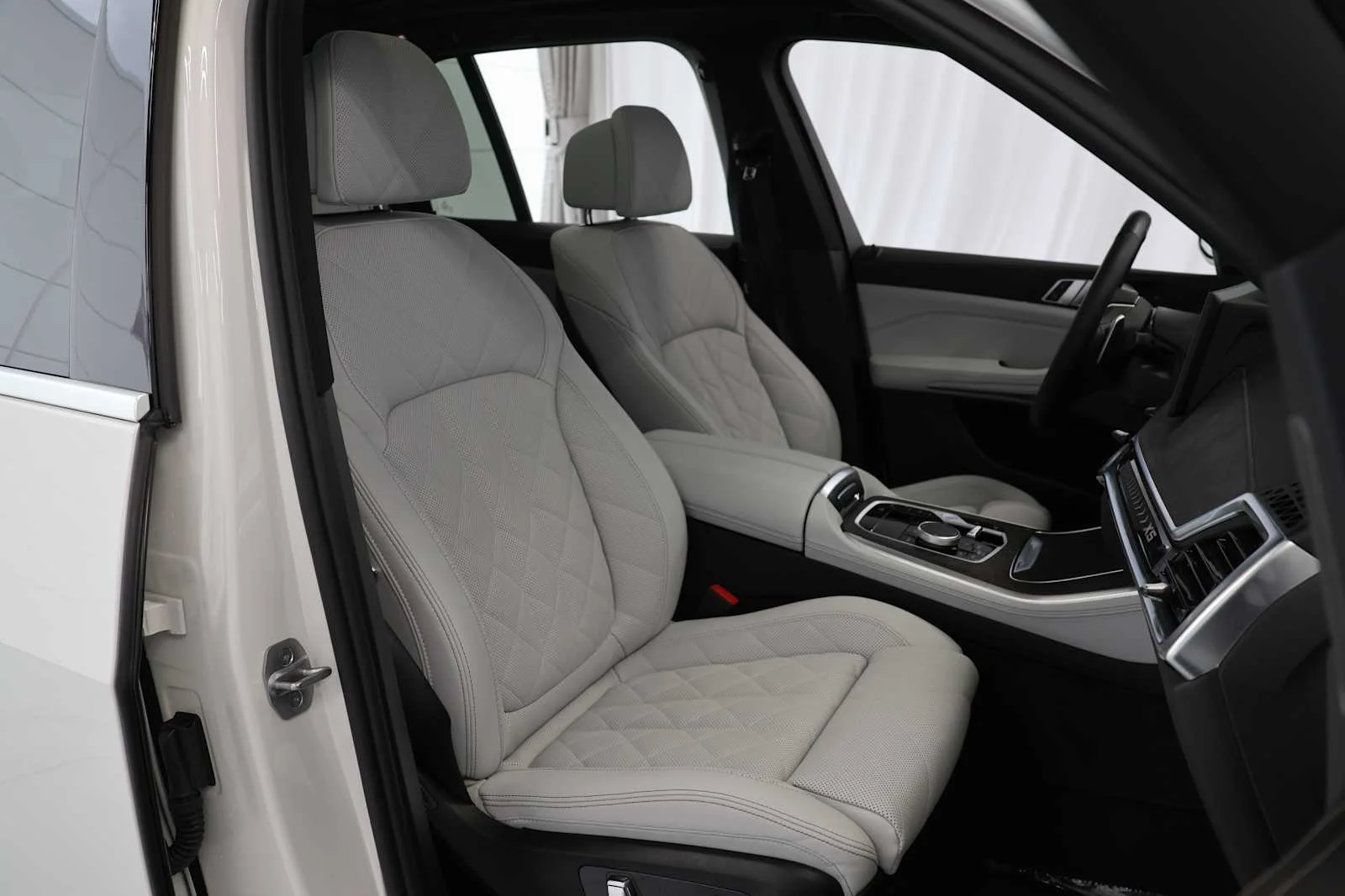 Certified Used 2026 Alpine White BMW sDrive40i image 13