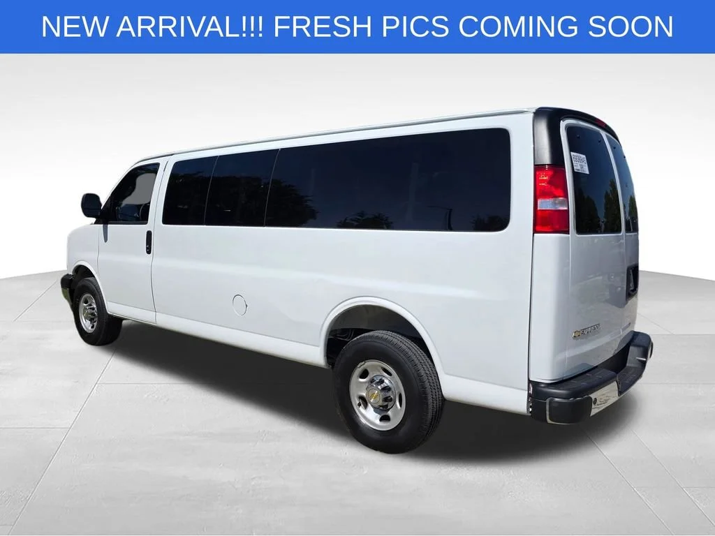 Used 2025 Summit White Chevrolet 1LT image 5