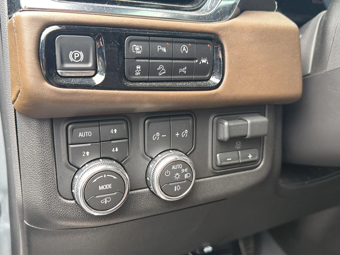 Used 2025 Sterling Metallic GMC Denali Ultimate image 8