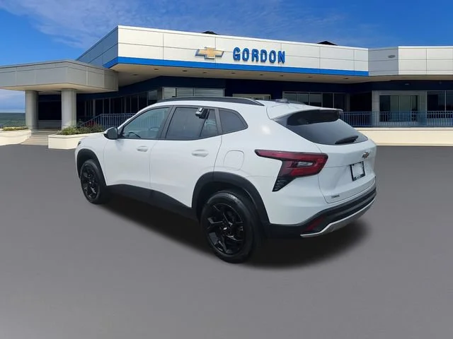 Used 2024 Summit White Chevrolet LT image 3
