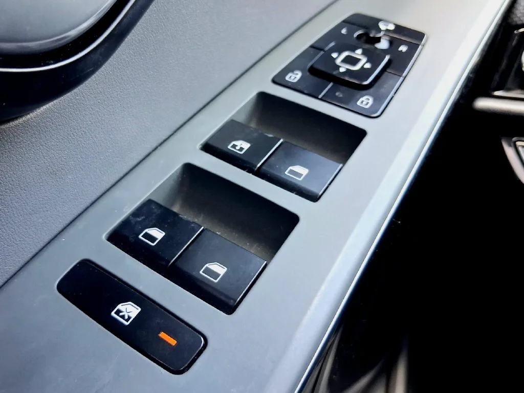 Used 2023 Black Kia EX Touring image 9