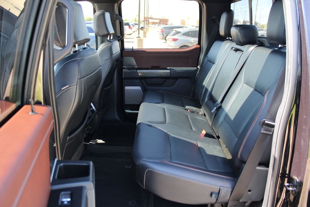 Used 2023  Ford Lariat image 7
