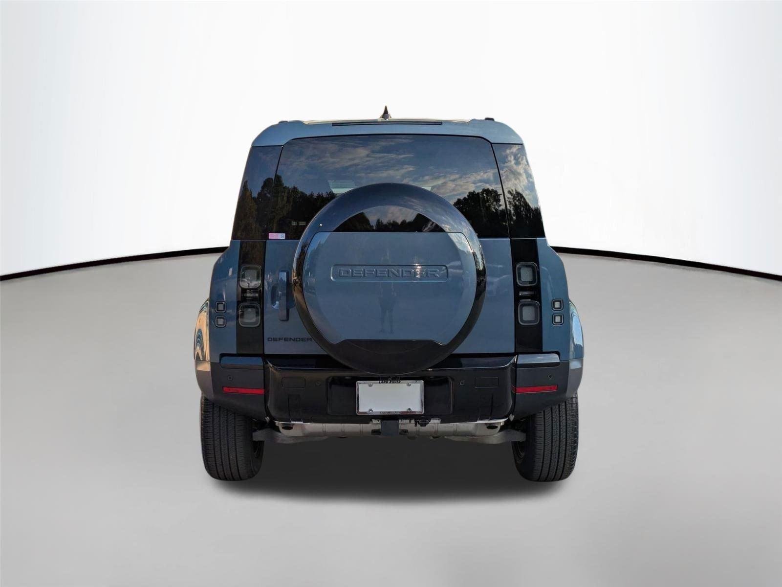 Used 2026 Tasman Blue Metallic Land Rover S image 6