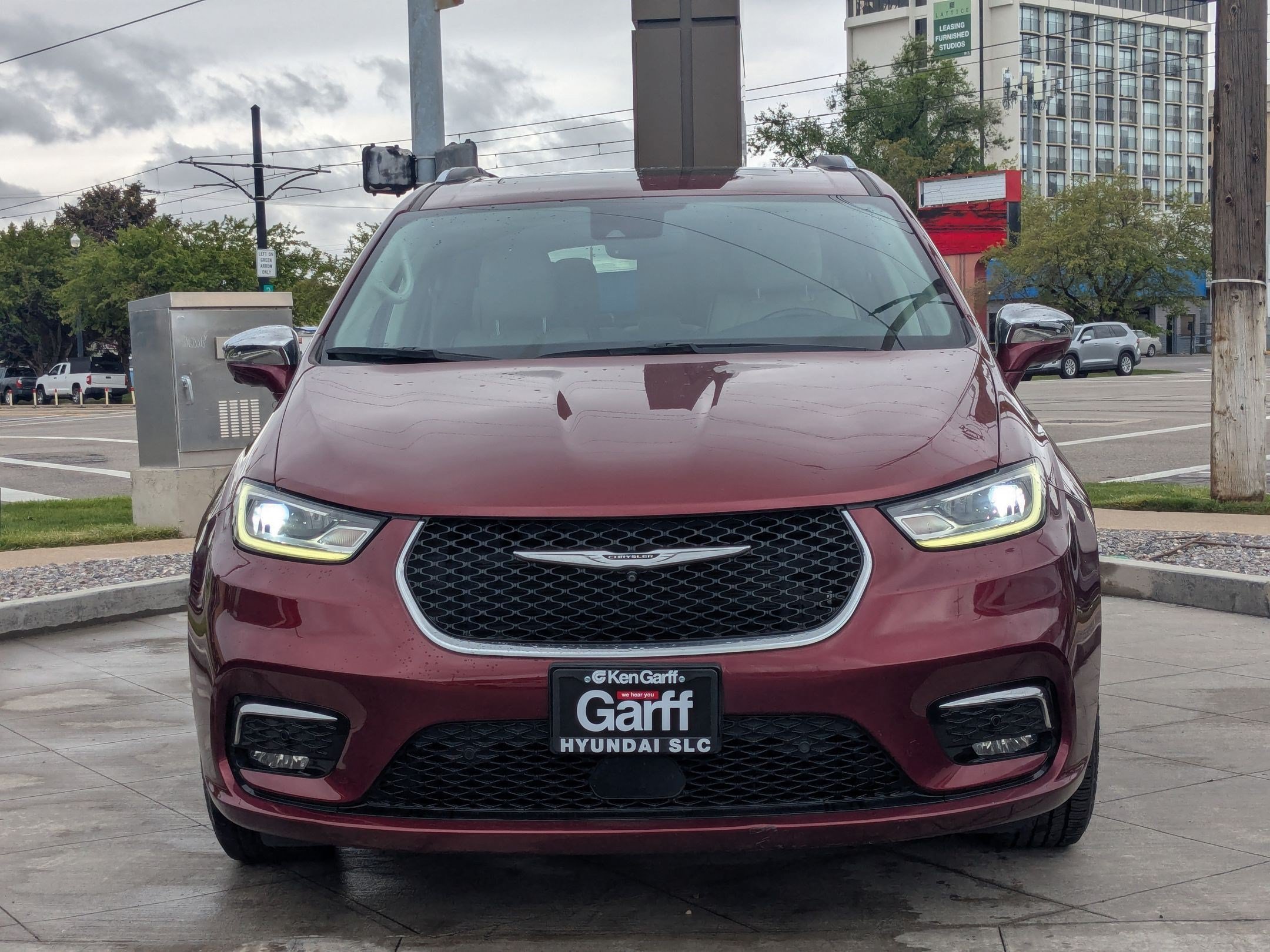 Used 2021 Velvet Red Pearlcoat Chrysler Limited image 9
