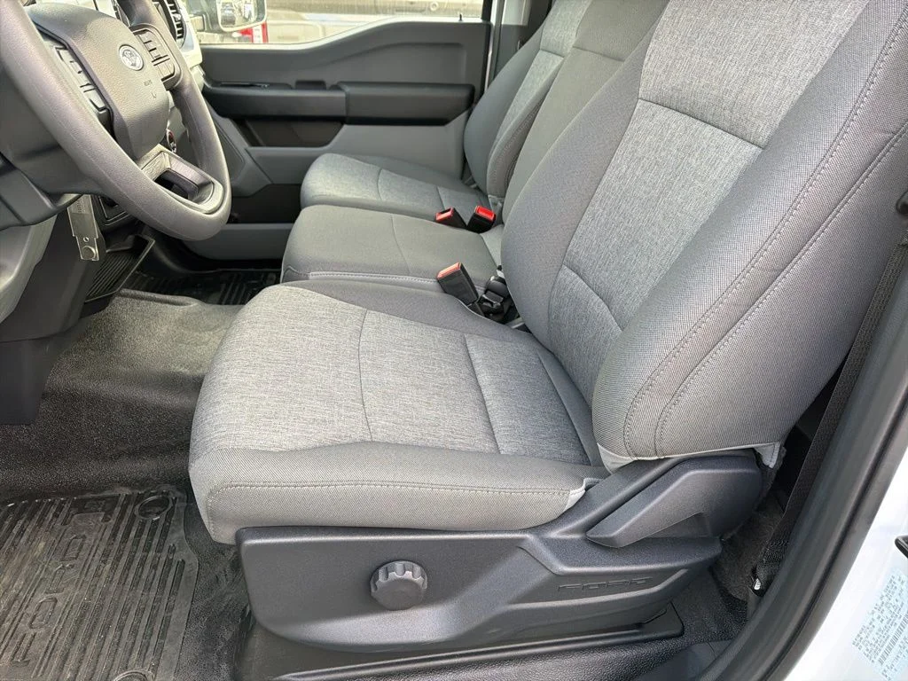New 2025 Oxford White Ford F-250® XL image 10