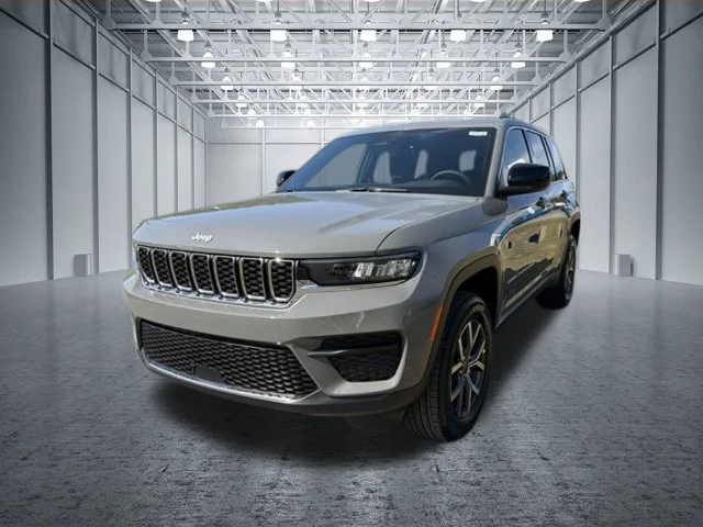 New 2027 Sting-Gray Clear-Coat Paint Jeep Laredo X image 8