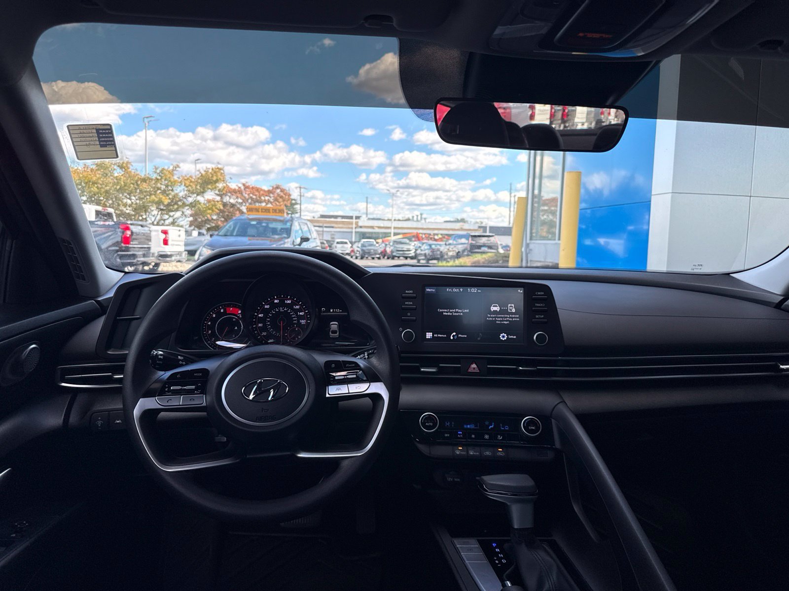 Used 2022  Hyundai SEL image 2