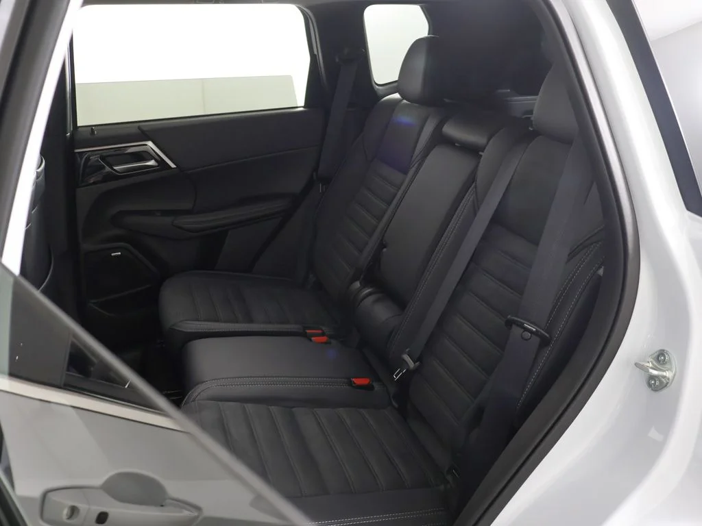 New 2026 White Mitsubishi SE image 31