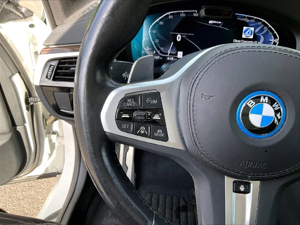 Used 2023 White BMW 530e iPerformance image 23