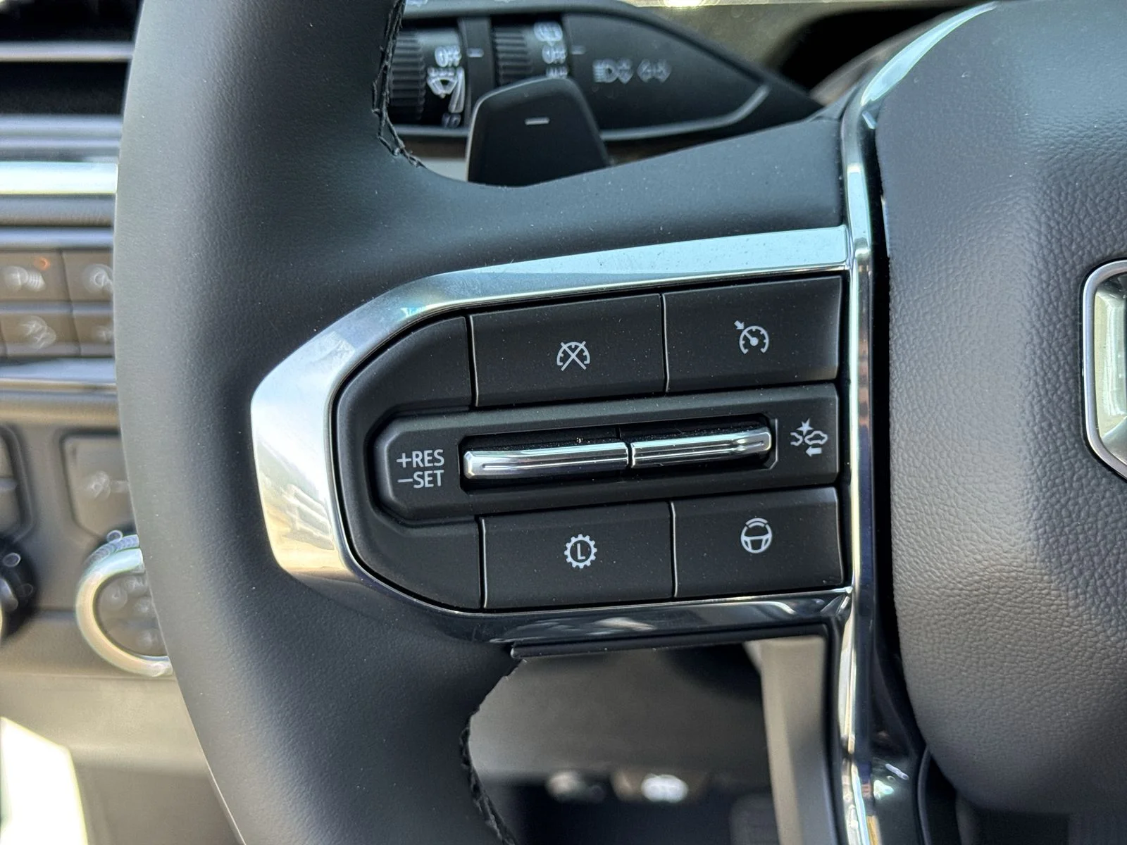 2026 GMC Yukon XL Denali - Photo 18