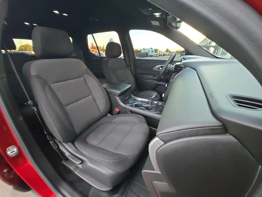 Used 2023 RADIANT RED TINTCOAT Chevrolet LT Cloth image 36