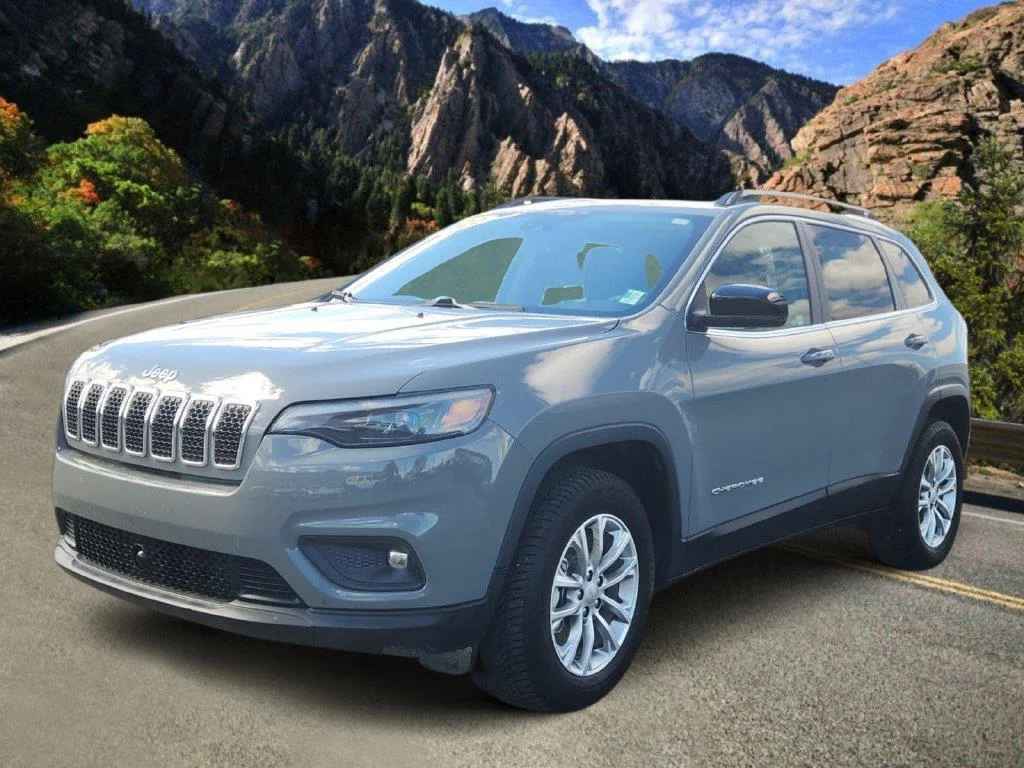 Used 2022 Sting-Gray Clearcoat Jeep Latitude Lux image 5