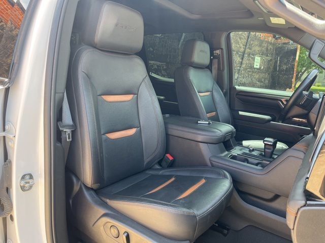 Used 2024 White GMC AT4 image 32