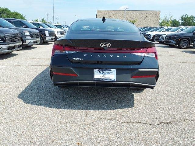 New 2026 Abyss Black Hyundai SE image 7