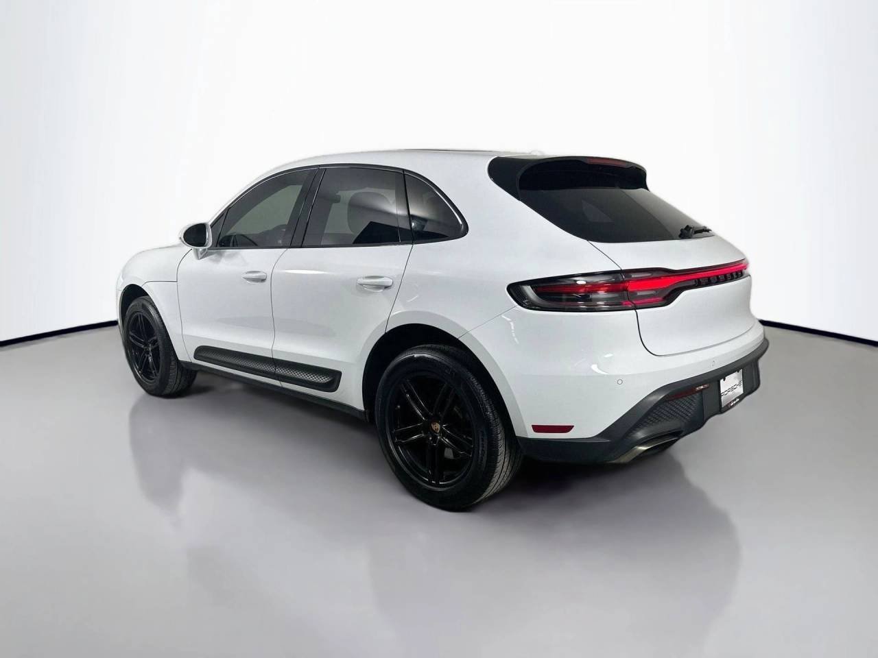 Certified Used 2022 Carrara White Metallic Porsche  image 3