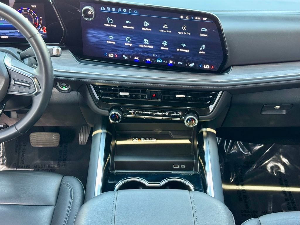 Used 2025 Gray Chevrolet Z71 image 29