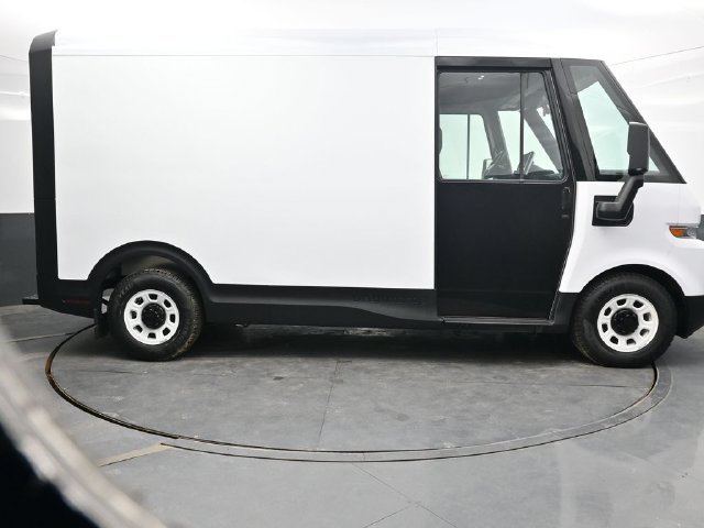 Used 2024 White BrightDrop  image 9