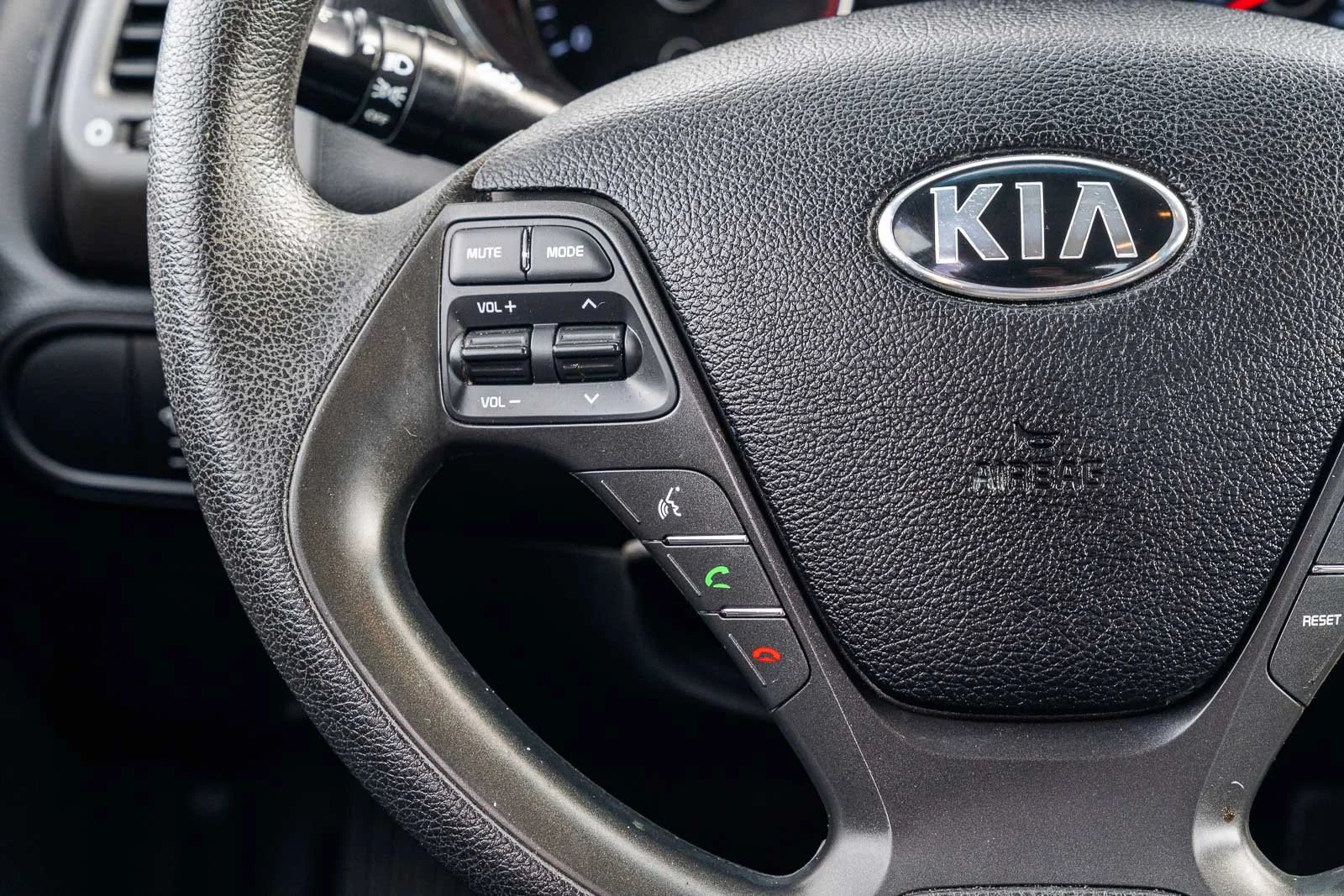 Used 2015  Kia LX image 22