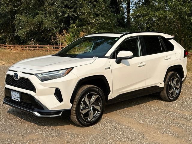 Used 2023 Ice Toyota SE image 4