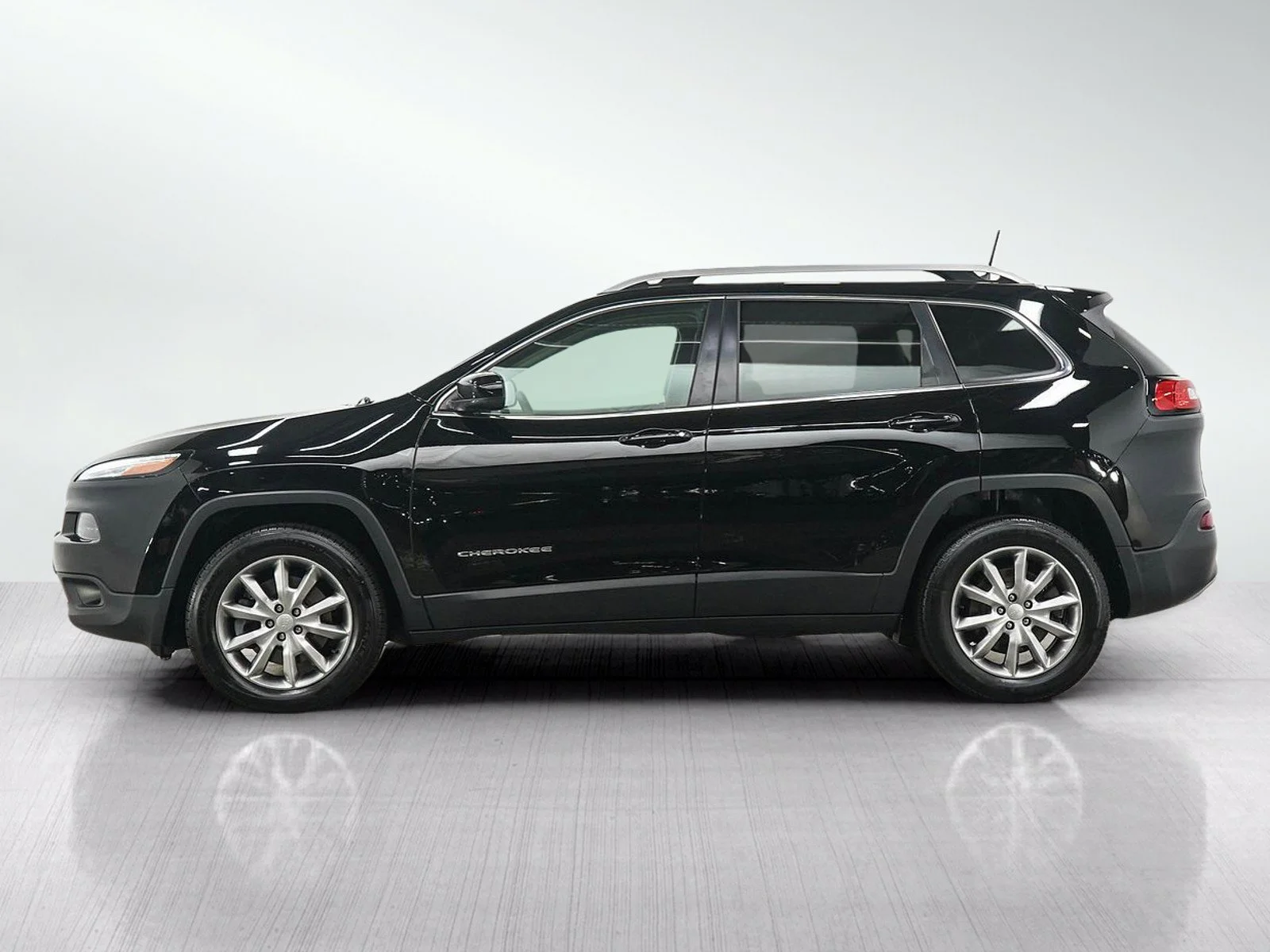 Used 2018 Jeep Cherokee Limited with VIN 1C4PJMDB0JD554292 for sale in Roseville, Minnesota
