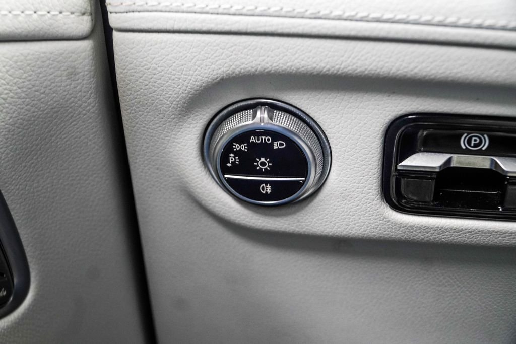 Used 2023 White Mercedes-Benz 580 image 36