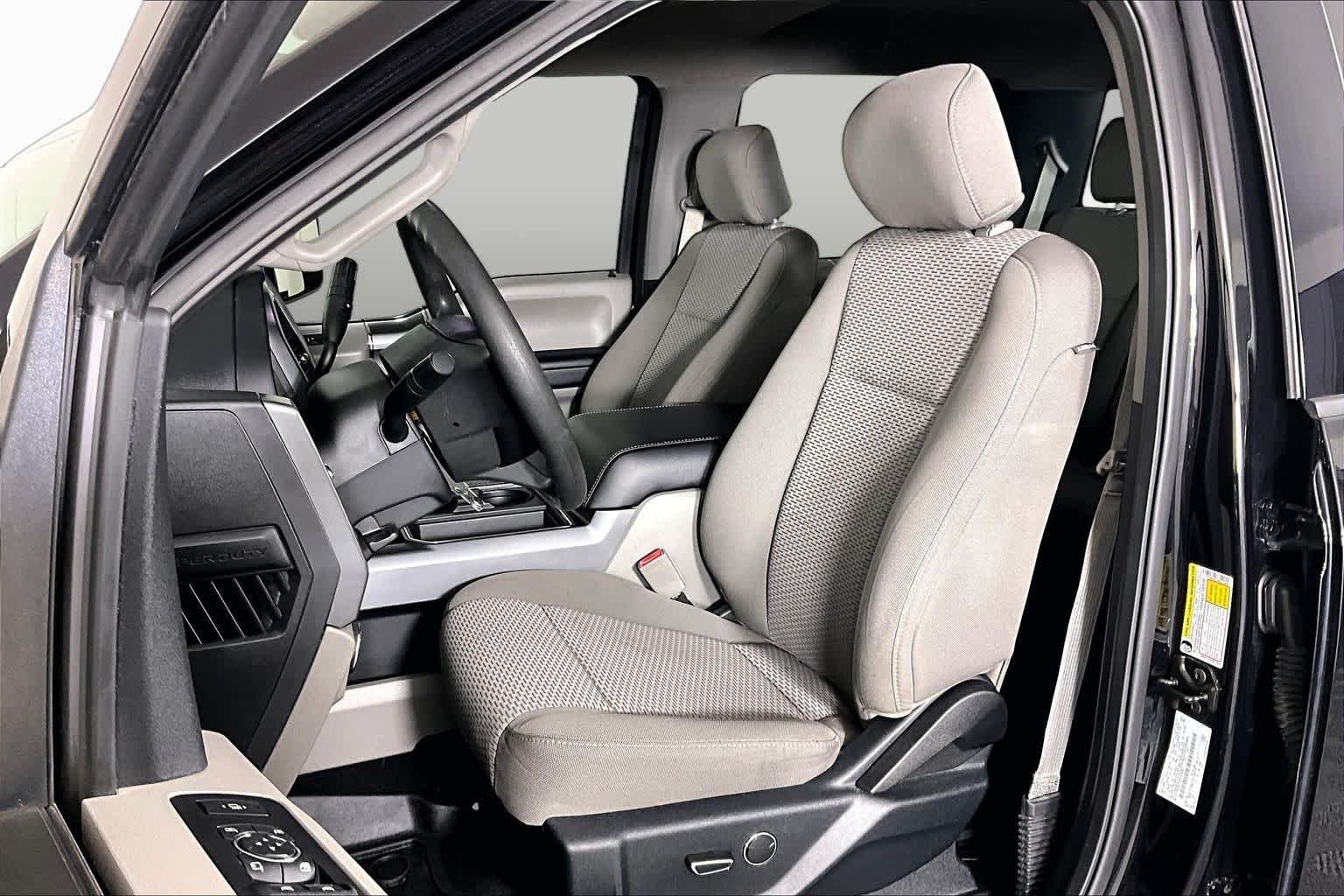 Used 2019 Agate Black Ford XLT image 8
