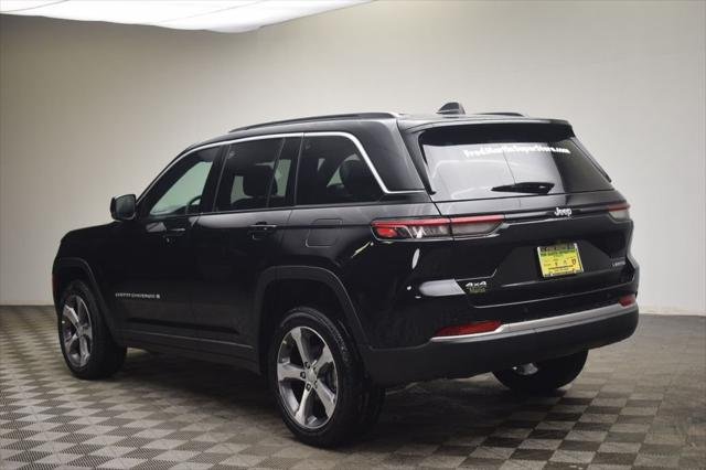 New 2026 Diamond Black Crystal Pearl-Coat Exterior Paint Jeep Limited image 13