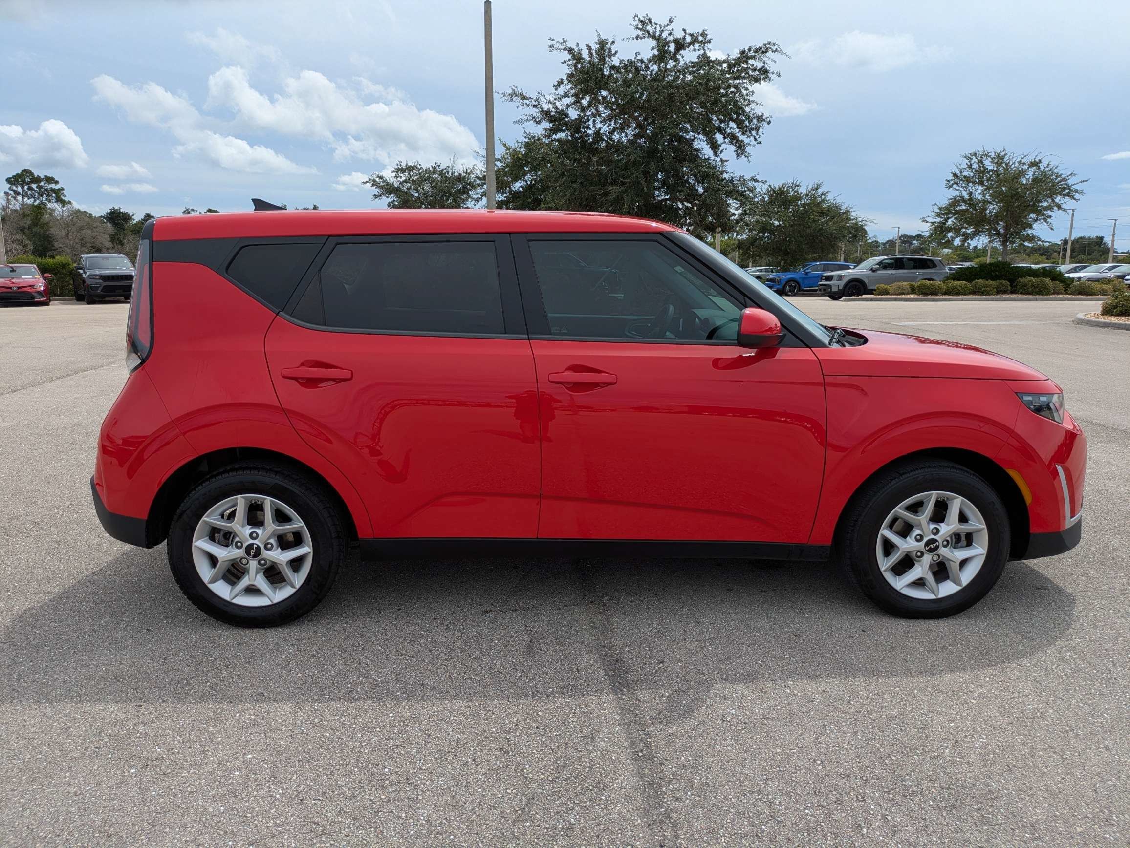 Used 2025 Inferno Red Kia LX image 3