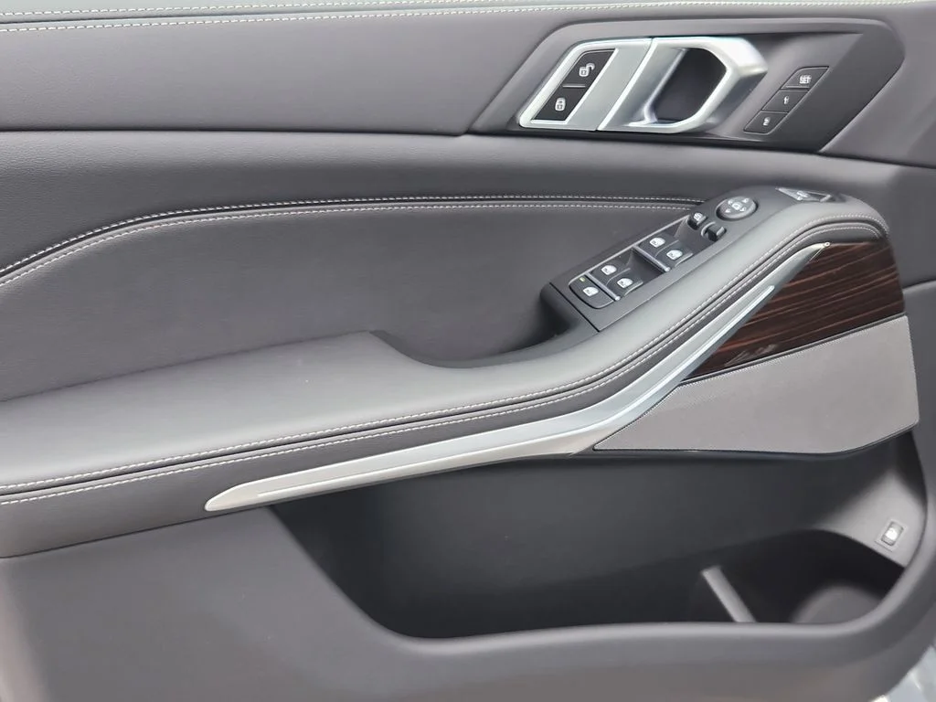 2026 BMW X5 50e - Photo 8