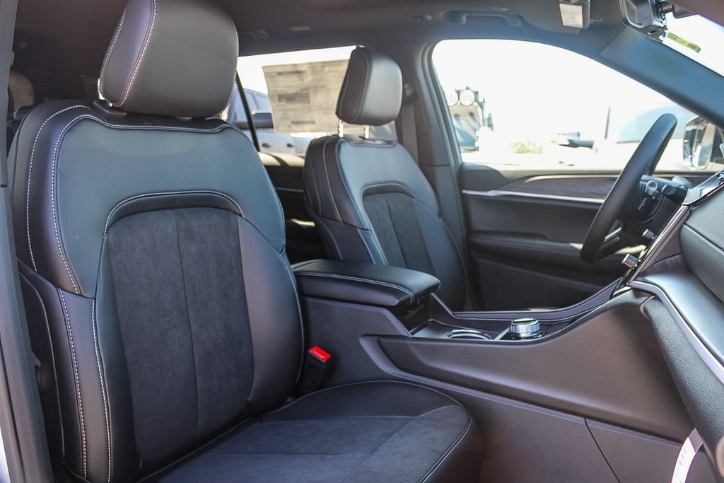 New 2026 Bright White Clearcoat Jeep Altitude image 17
