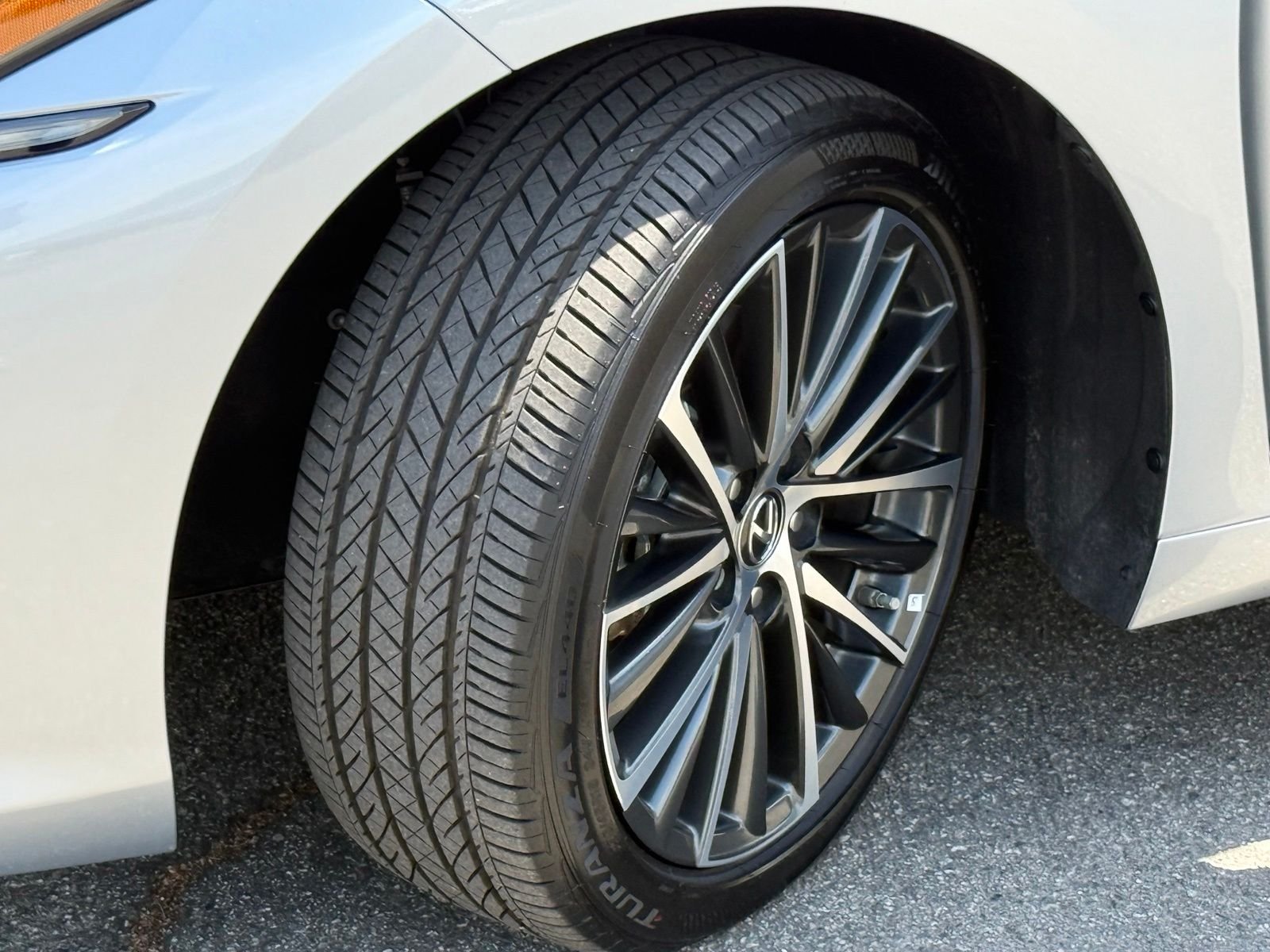 Used 2025 Silver Lexus 300h image 18