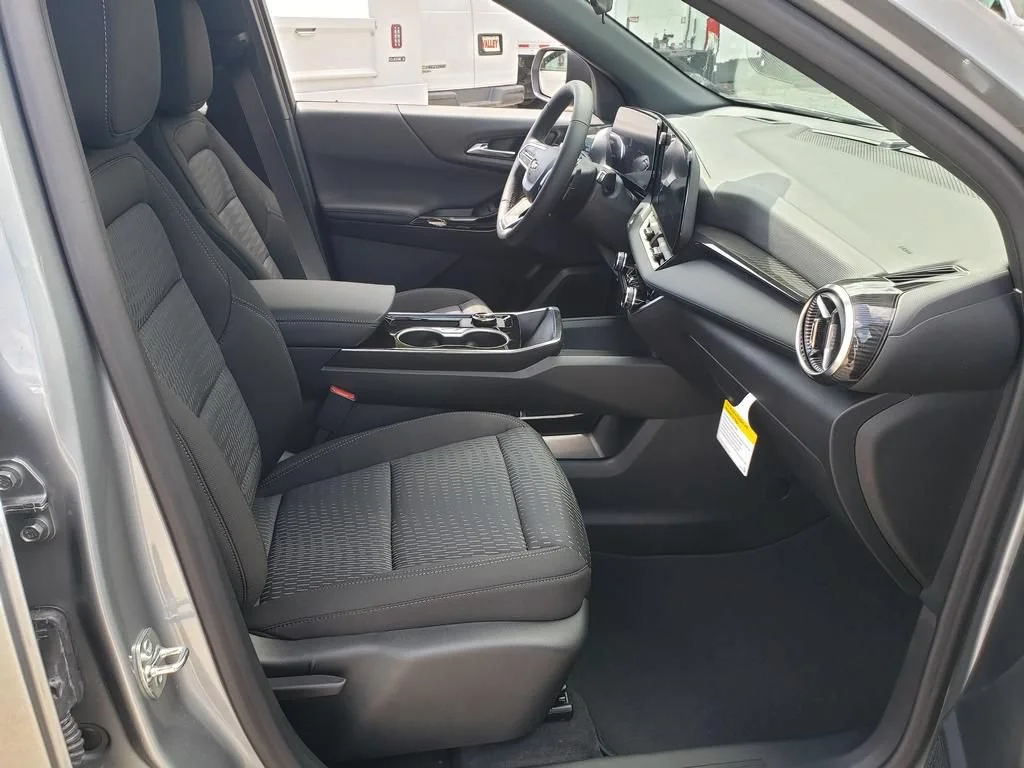 2027 Chevrolet Equinox LT - Photo 22