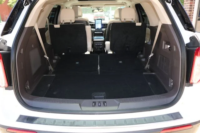 Used 2020 White Metallic Ford Platinum image 31