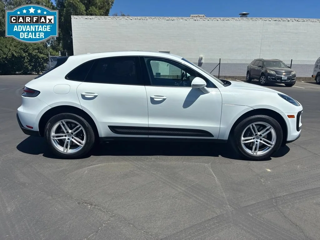 Used 2024  Porsche  image 2