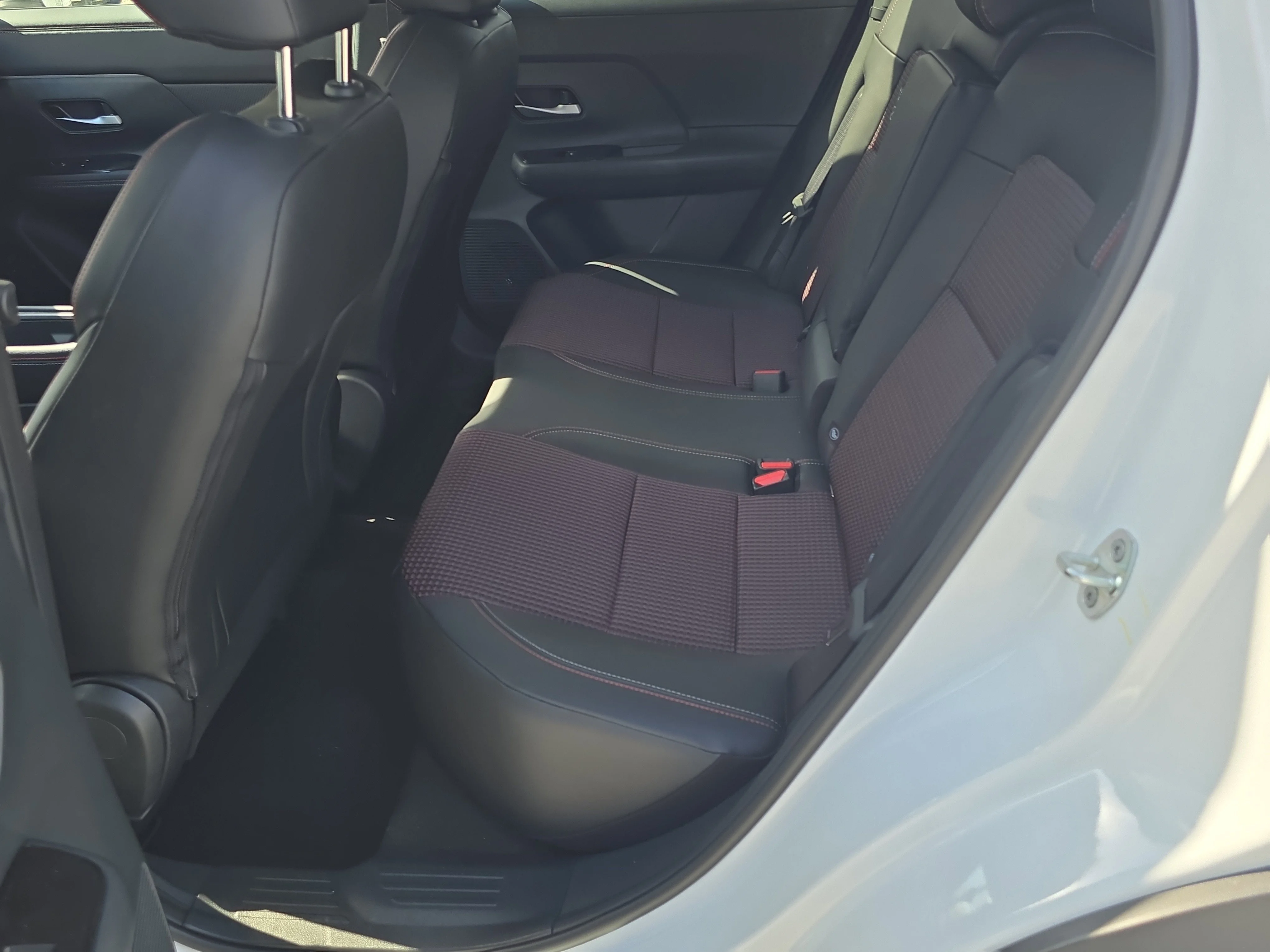 New 2026 Aspen White TriCoat / Super Black Two-tone Nissan SR image 16