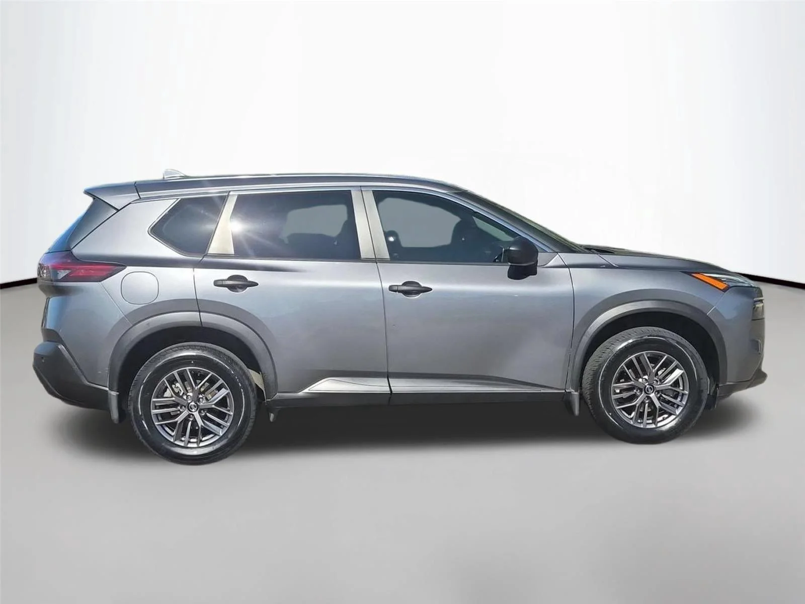 Used 2021 Gun Metallic Nissan S image 6