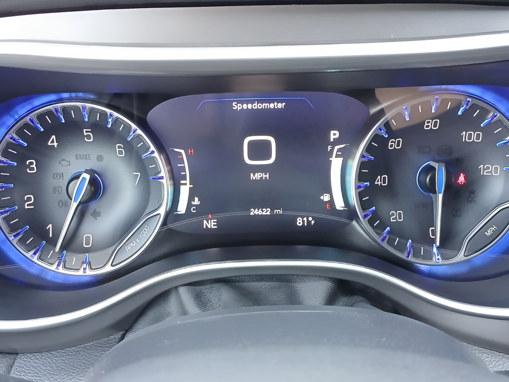 Used 2025 Black Chrysler Select image 19