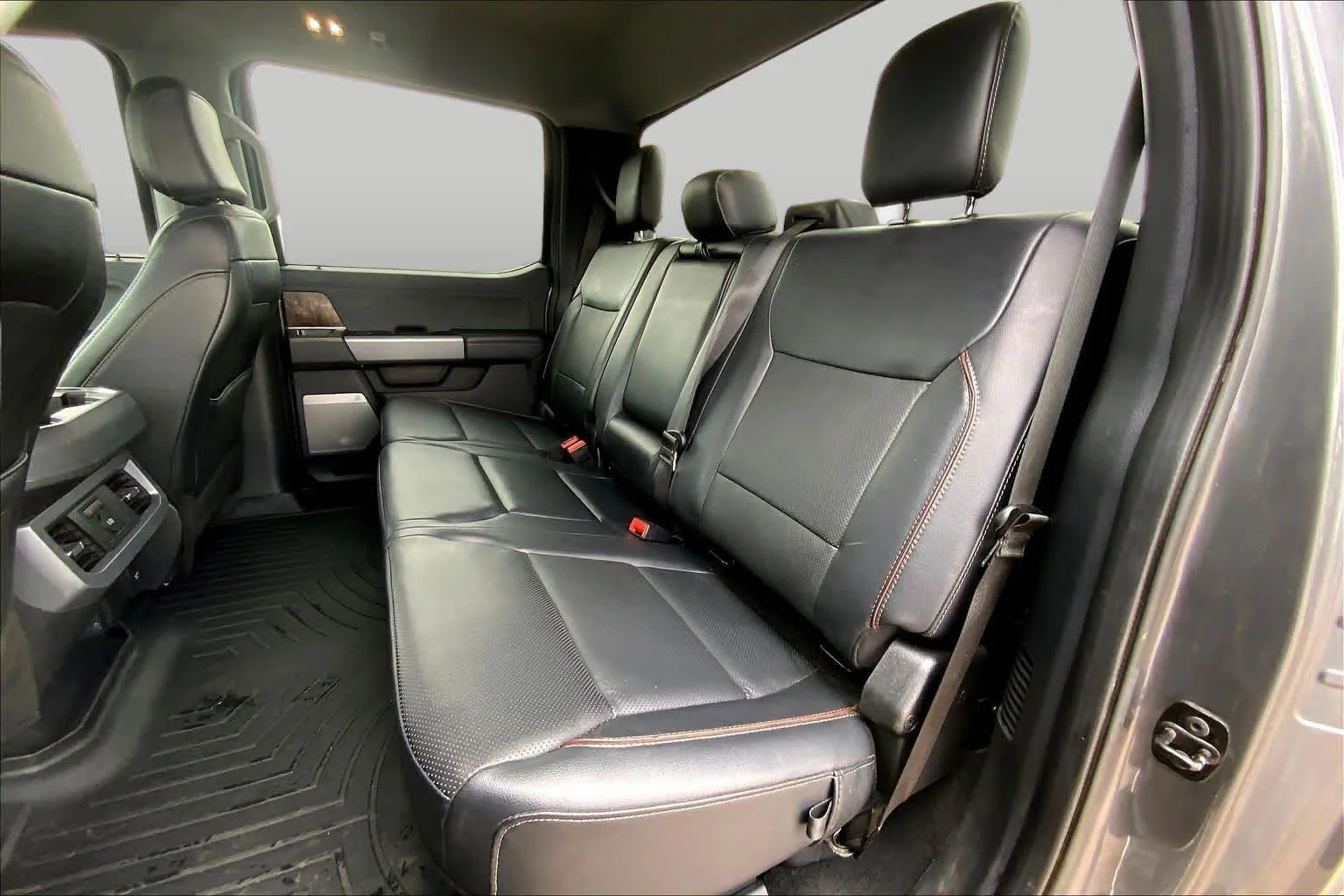 Used 2024 Carbonized Gray Metallic Ford LARIAT image 19