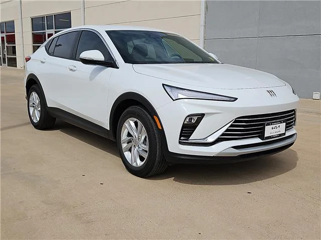 Used 2025 White Buick Preferred Front-Wheel Drive image 4