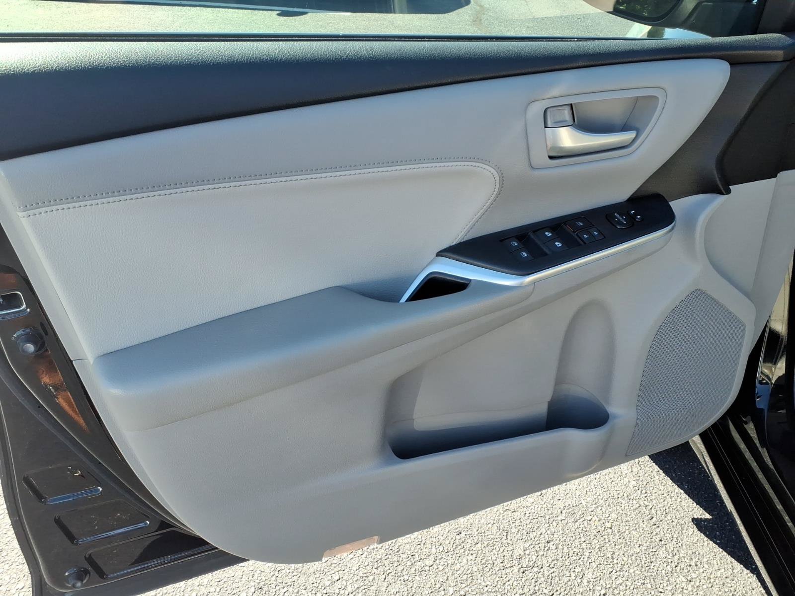 Used 2015 Attitude Black Toyota XLE image 16