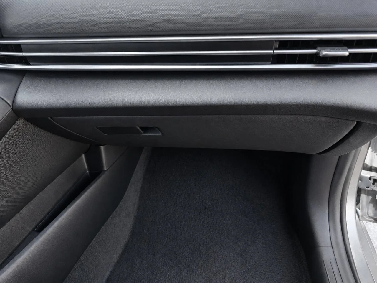 Used 2024 Gray Hyundai SEL image 39